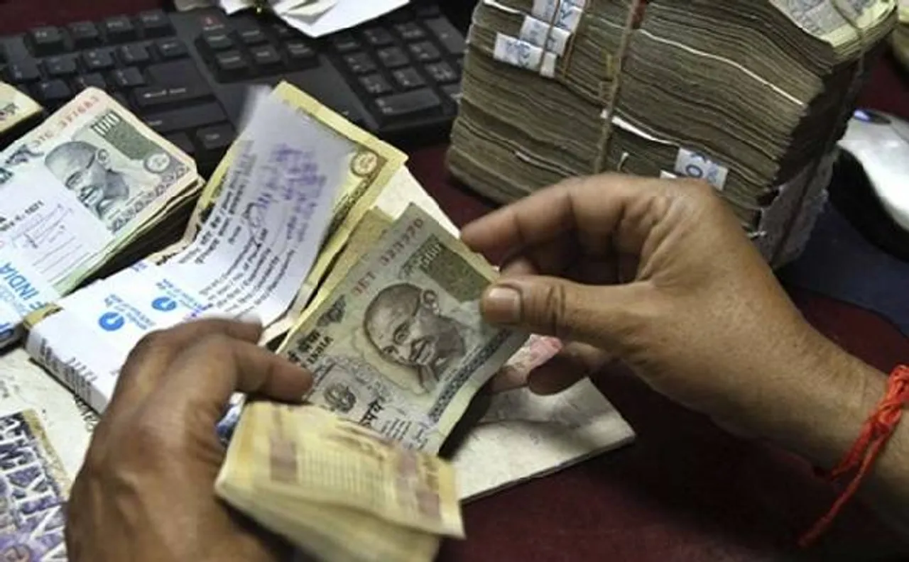 GST से घटी कमाई के चलते सरकार लेगी 50,000 करोड़ रुपये अतिरिक्त कर्ज