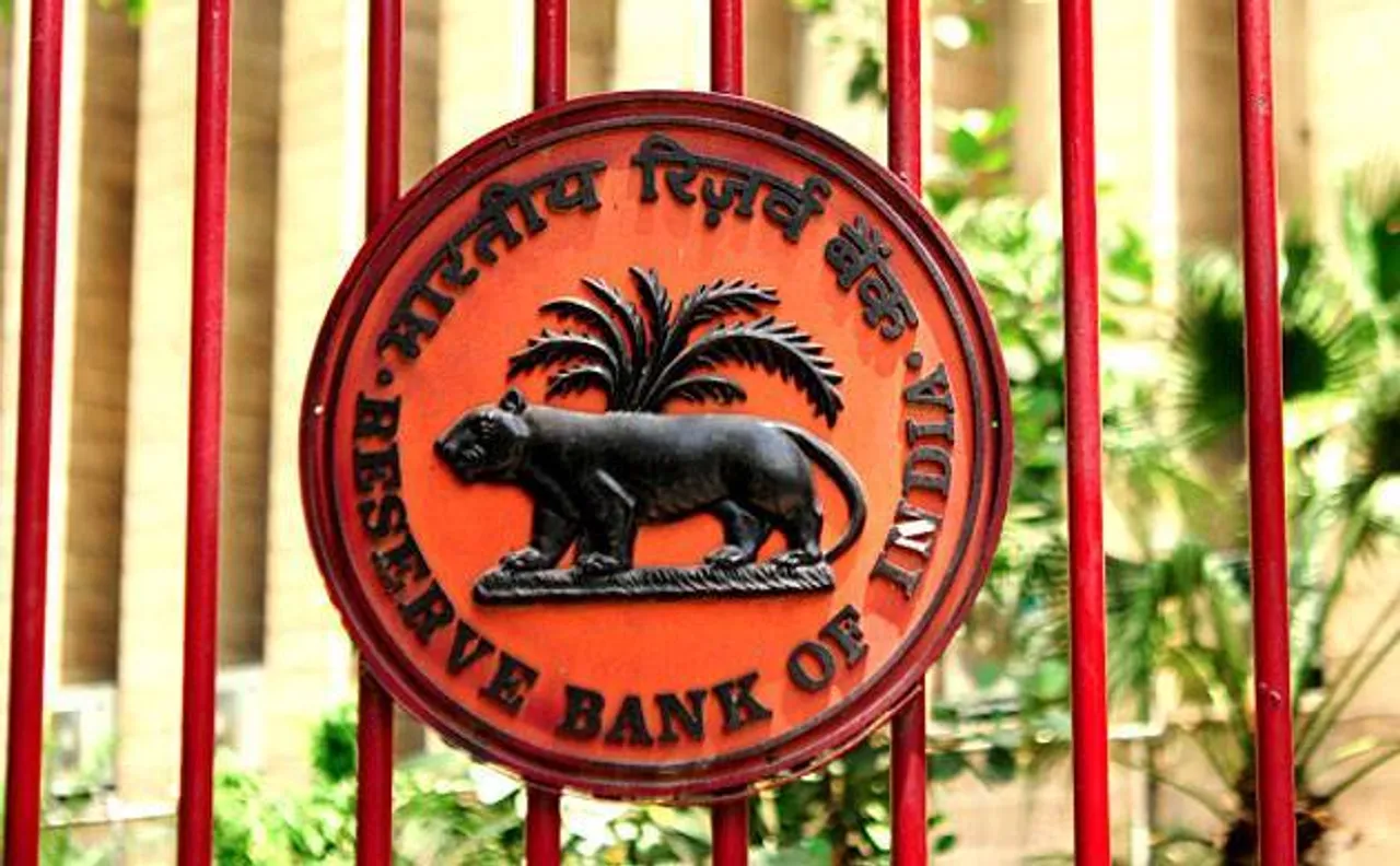 नए साल पर आम आदमी को मोदी सरकार का झटका, छोटी बचत योजनाओं पर ब्याज दरों में कटौती