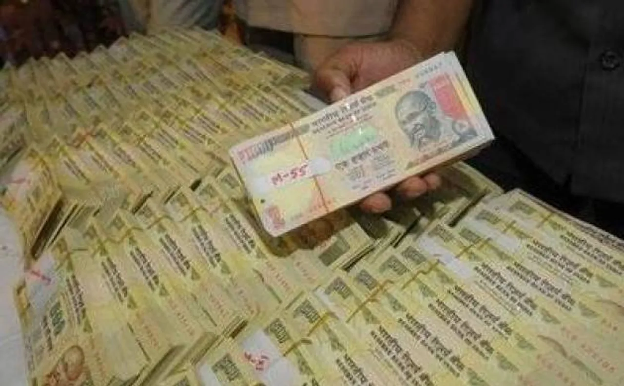 यूपी: प्रॉपर्टी डीलर से 25 करोड़ के पुराने नोट बरामद, 4 गिरफ्तार