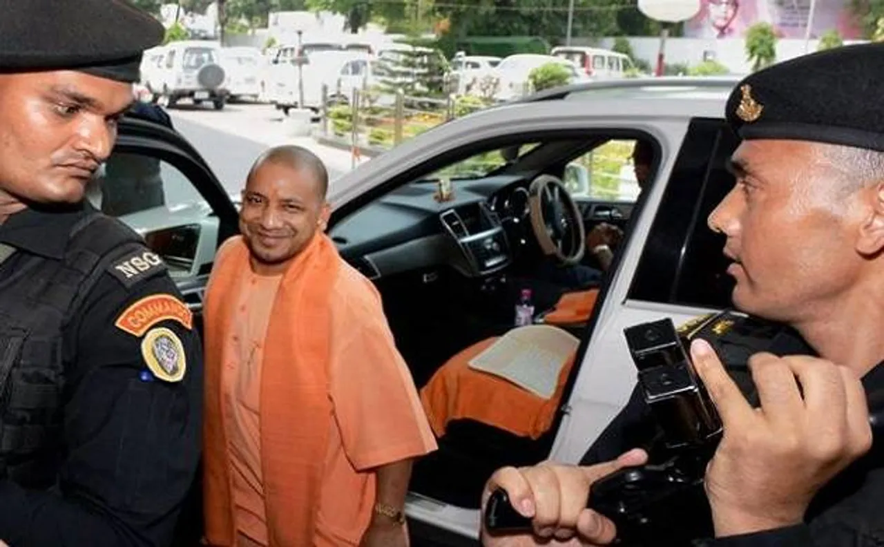 Video: सीएम योगी के काफिले के आगे कूदा युवक, जानिए फिर उसका हुआ क्या
