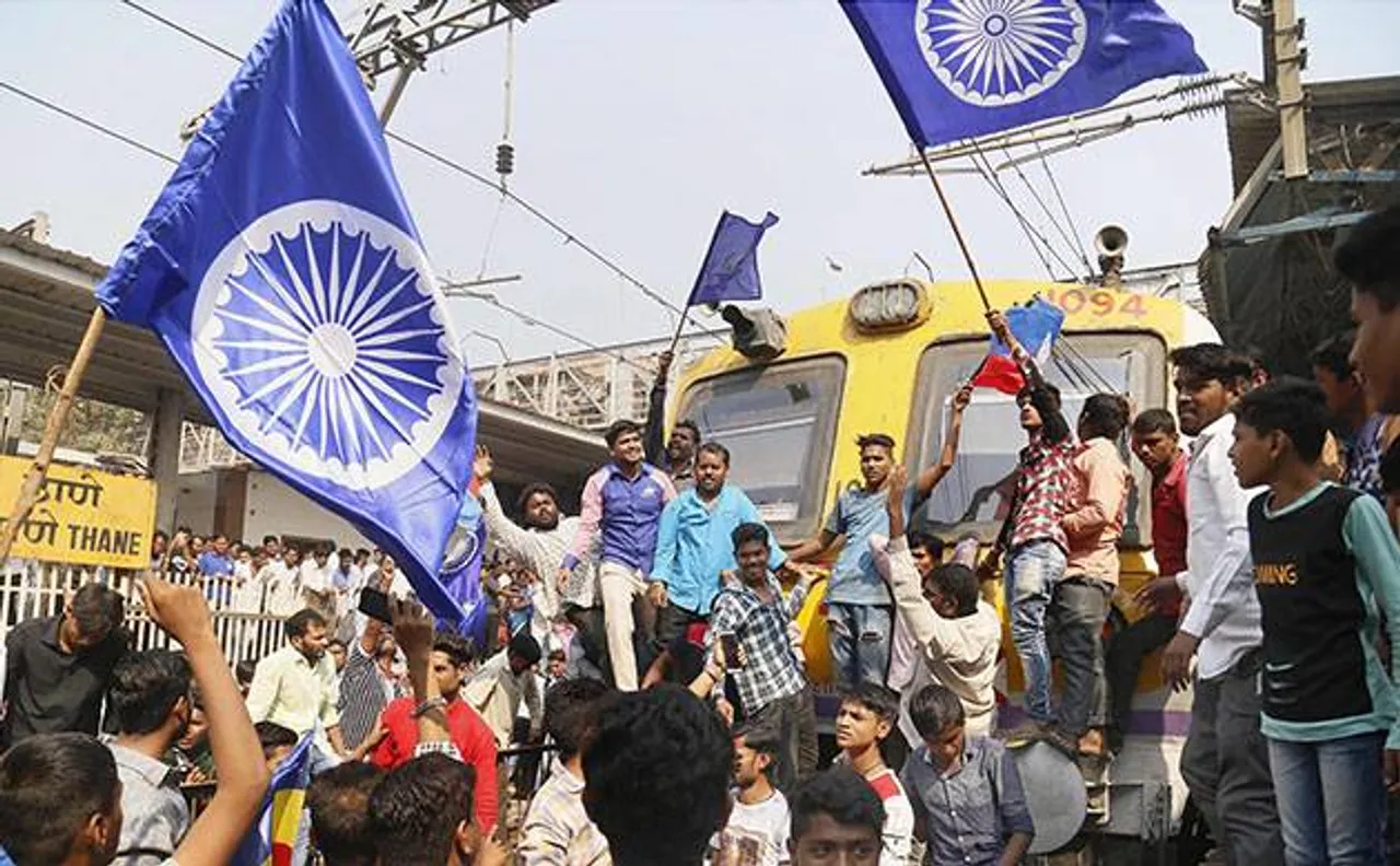 भीमा-कोरेगांव हिंसा की आग गुजरात और MP पहुंची