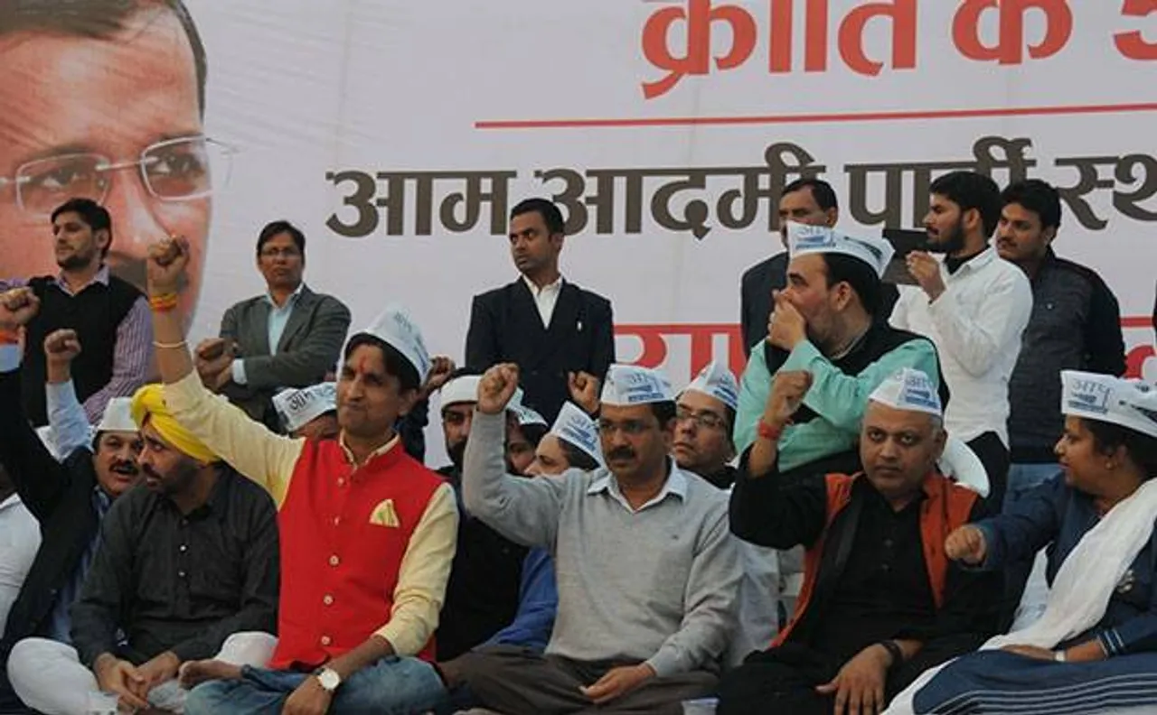 'बाहुबली' का जिक्र कर कुमार विश्वास का पलटवार, कहा- माहिष्मति की शिवगामी कोई और है