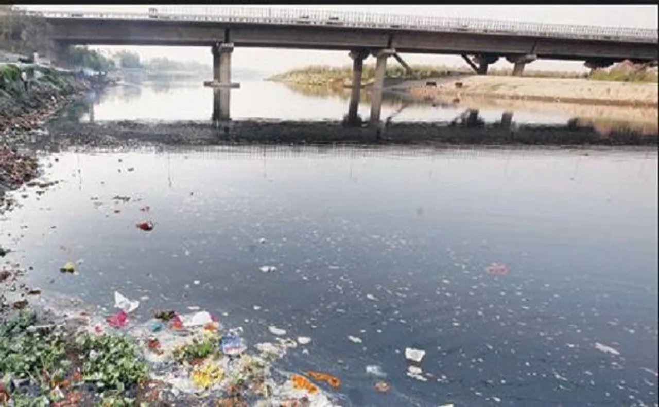 दिल्ली में प्रदूषण के कारण गहरा सकता है पानी का संकट, यमुना में अमोनिया की मात्रा बढ़ी
