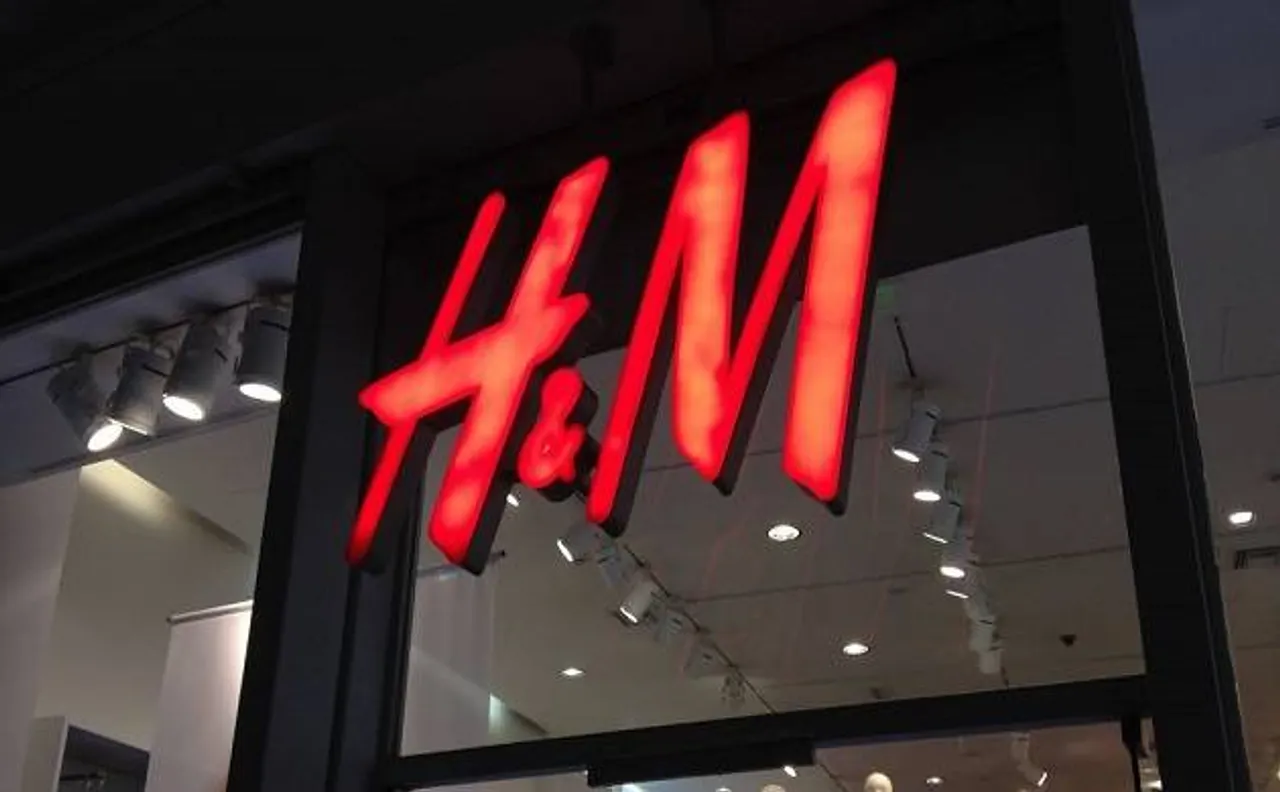 स्वेट शर्ट के विज्ञापन में अश्वेत बच्चे को मॉडल बनाने पर H&M ने मांगी माफी