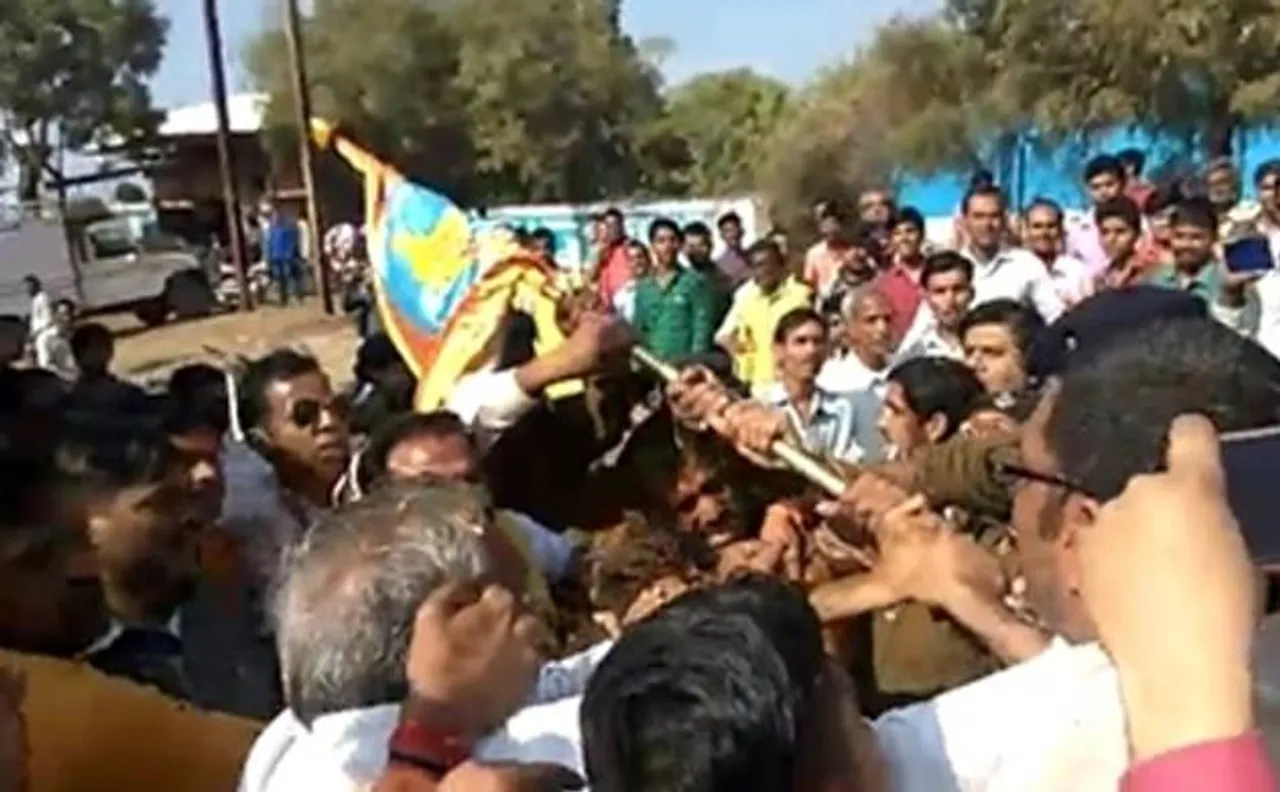एकात्म यात्रा में ध्वज थामने पर विवाद, बीजेपी विधायक की पिटाई