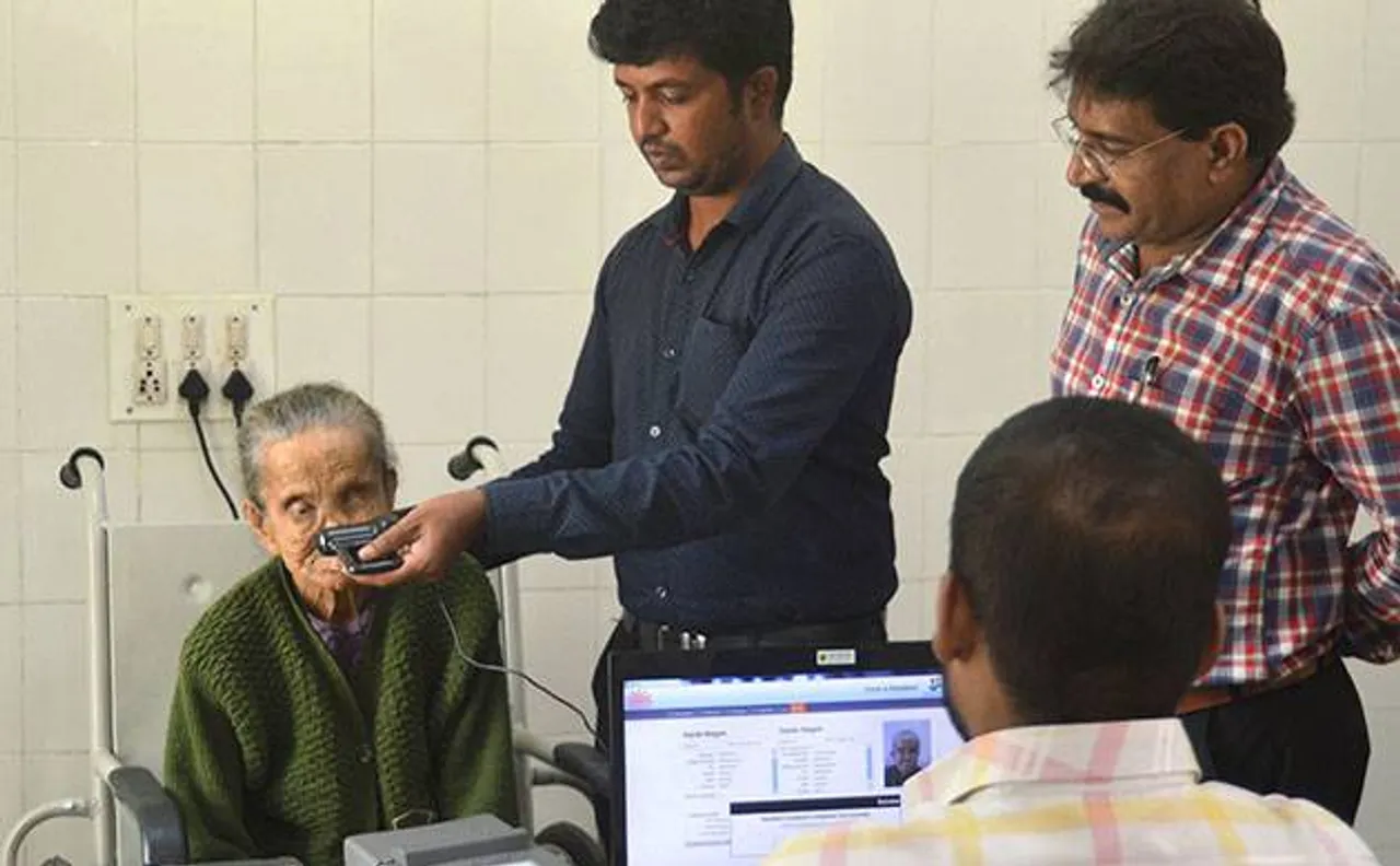 आधार पर SC का सवाल- कंपनियों को दे सकते हैं जानकारी तो सरकार को क्यों नही?