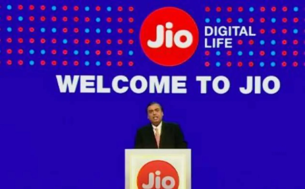 Jio Republic Day Offer: जियो ने किए अपने सभी प्लान सस्ते, जानें इनकी कीमत