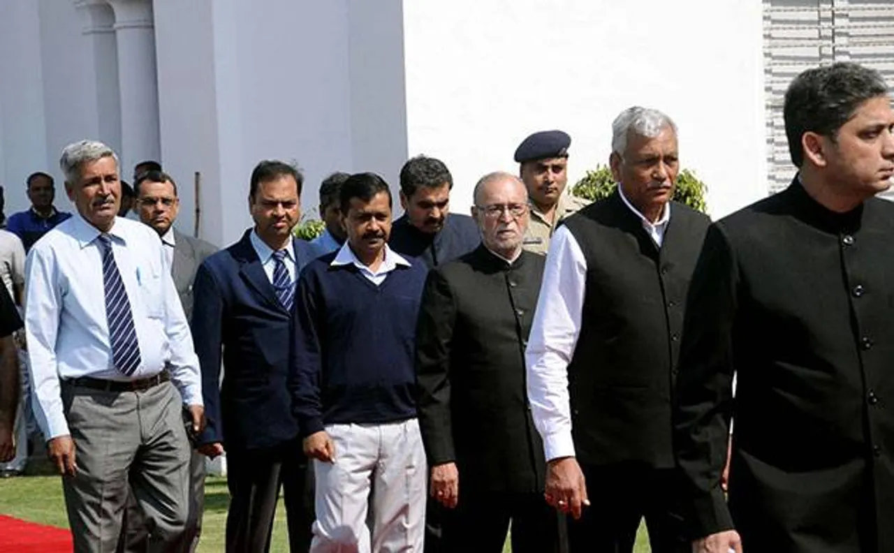 राज निवास में केजरीवाल की कार को अनुमति नहीं, AAP बोली- मोदी के साथ पाक भी ऐसा व्यवहार नहीं करता