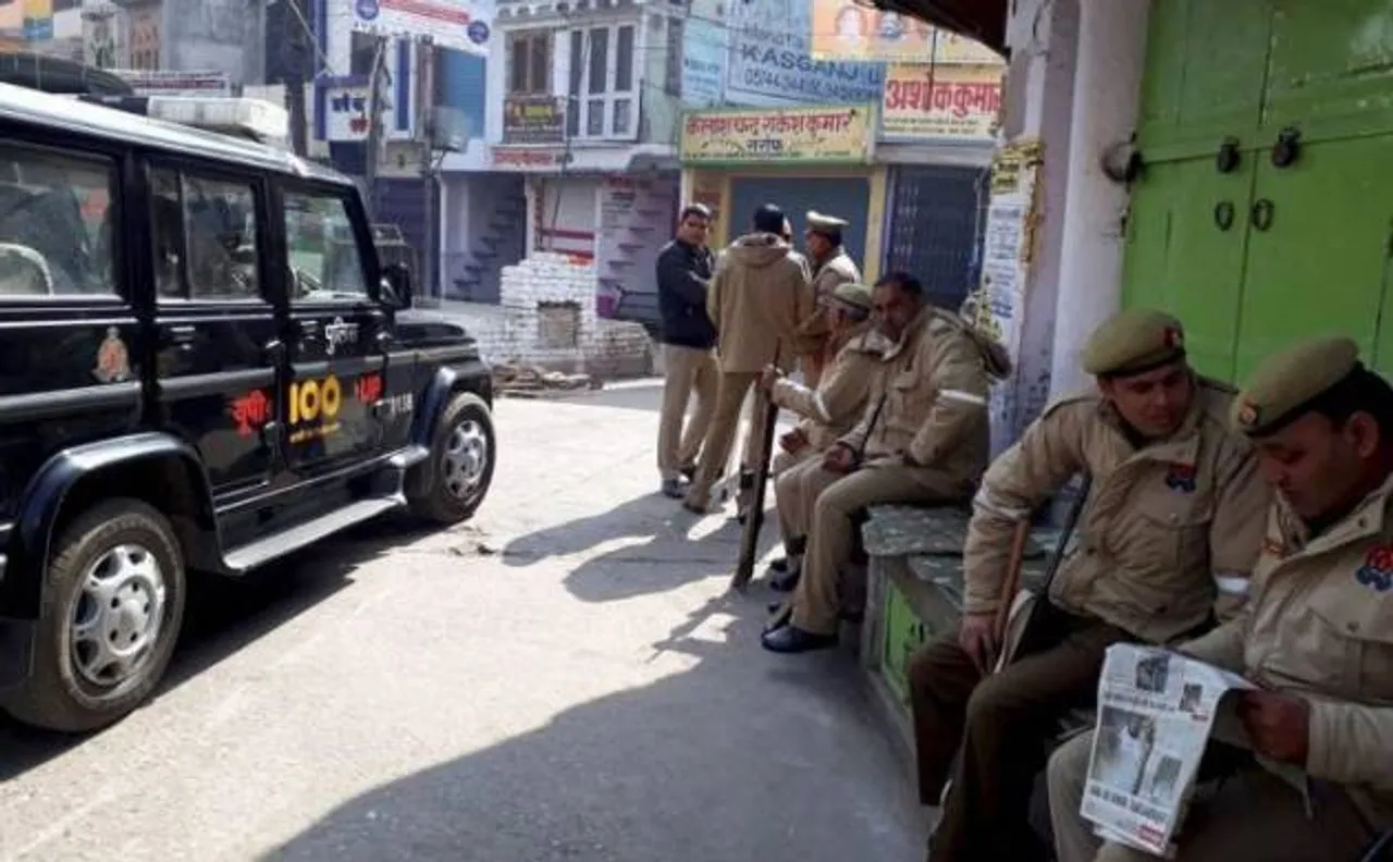 यूपी के कासगंज में सामान्य हुई स्थिति, इंटरनेट सेवा बहाल - हिंसा के बाद पुलिस महानिदेशक ने जारी किए दिशानिर्देश