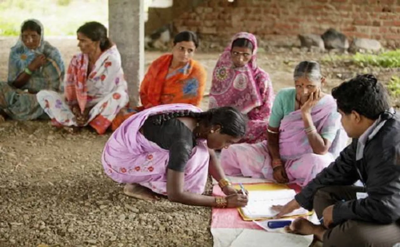 बजट 2018: महिला स्वयं सहायता समूहों को अब मिलेगा 75,000 करोड़ रुपये का कर्ज