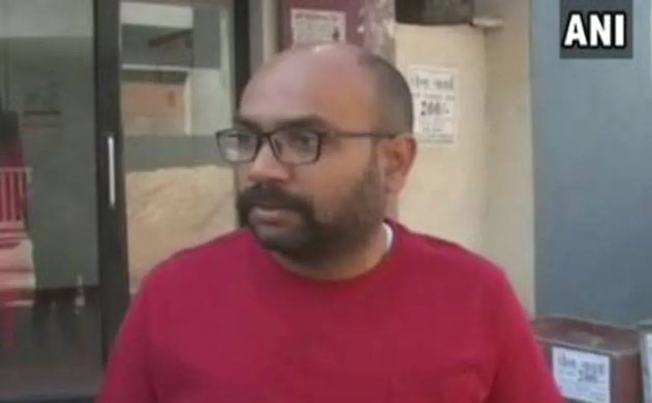 मध्य प्रदेशः इंदौर में नकाबपोश लुटेरे ने बंदूक की नोंक पर एटीएम में की लूटपाट