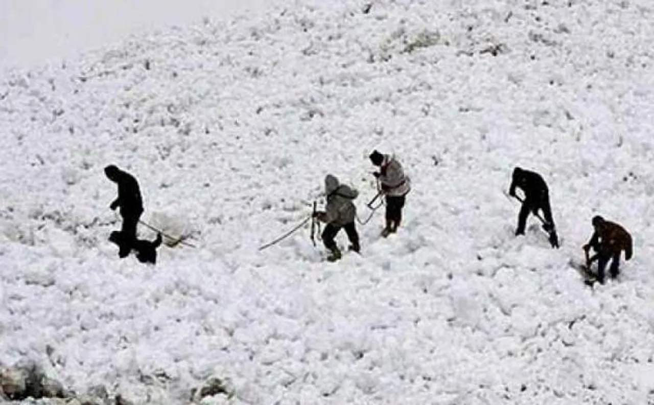 जम्मू कश्मीर के माछिल में हिमस्खलन, तीन जवान शहीद, एक घायल