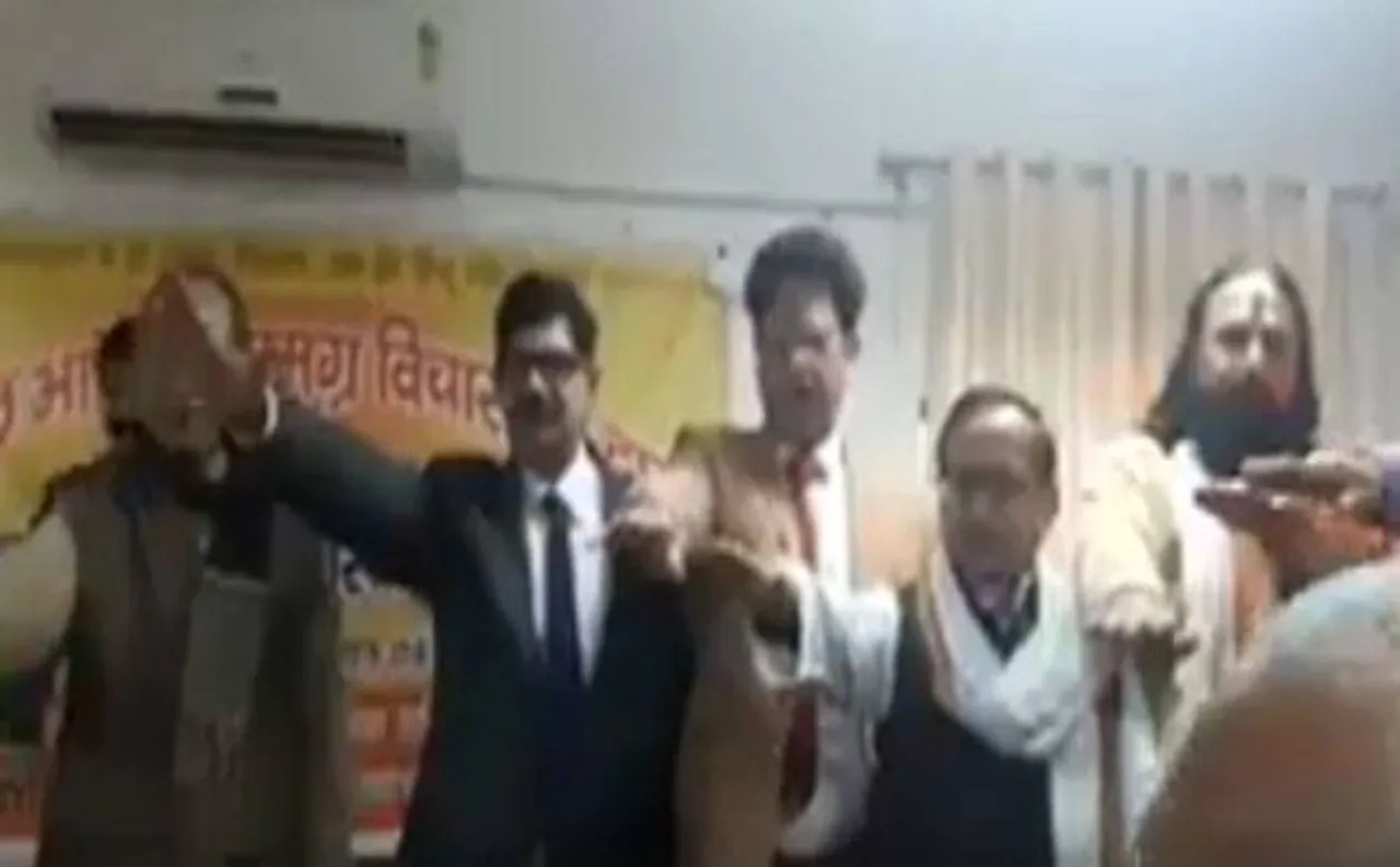 IPS असोसिएशन ने यूपीडीजी शुक्ला के आचरण से बनाई दूरी