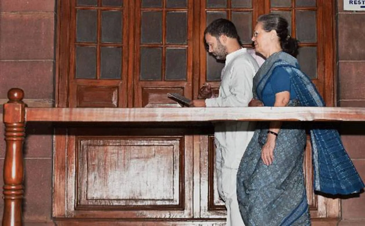 मोदी के वार पर सोनिया का पलटवार, कहा- मैक्सिमम मार्केटिंग, मिनिमम डिलीवरी वाली है सरकार