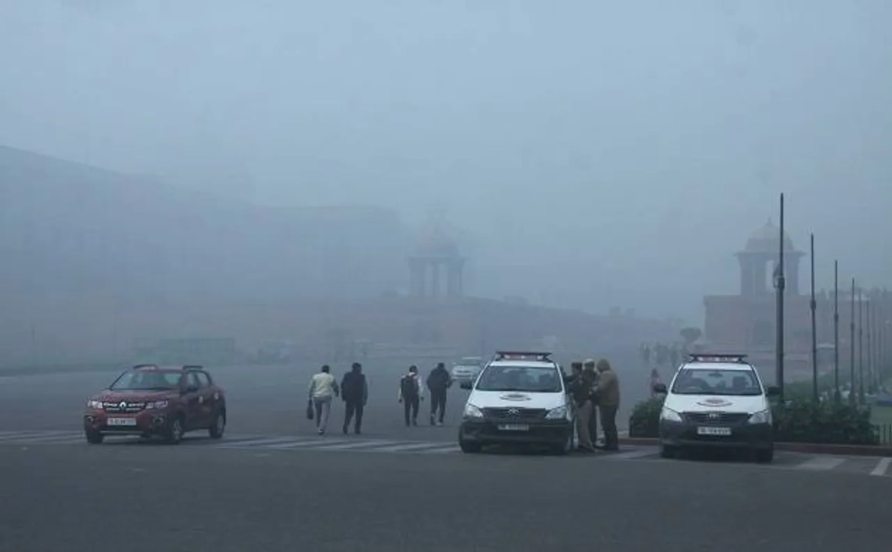 दिल्ली में सर्द सुबह, 16 रेलगाड़ियां रद्द