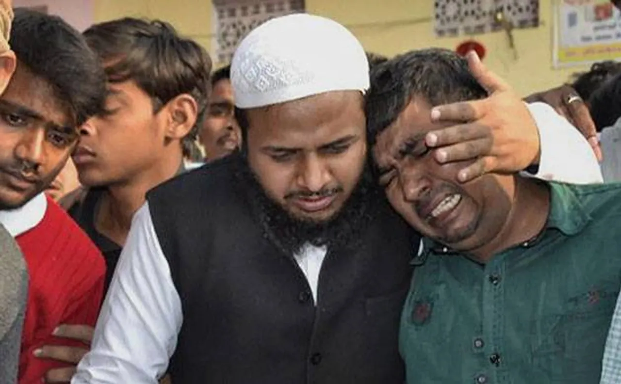 PHOTOS: नम आंखों से शहीद मुजाहिद को विदाई, परिजनों ने 5 लाख का चेक ठुकराया