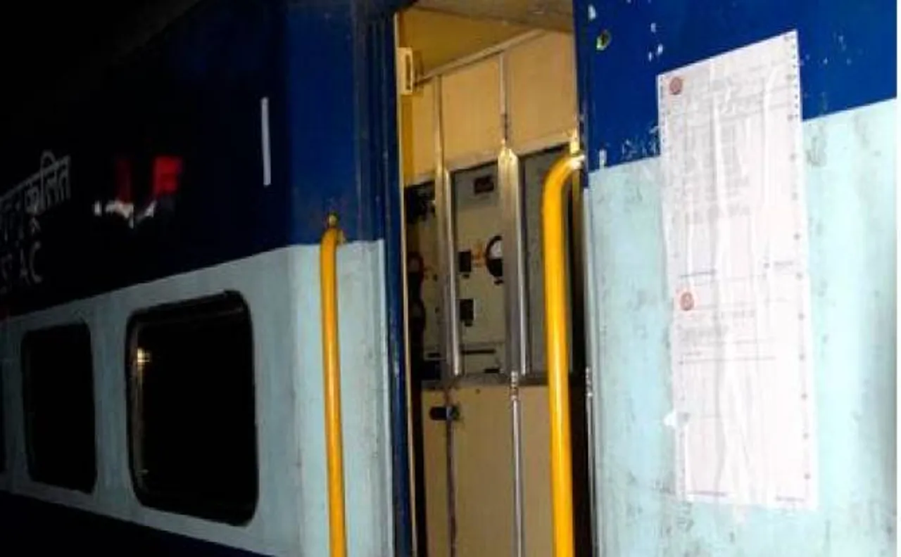 अब रेल की बोगी के बाहर नहीं लगेगी रिजर्वेशन तालिका, रेल मंत्रालय ने सभी मुख्यालयों को दिया निर्देश