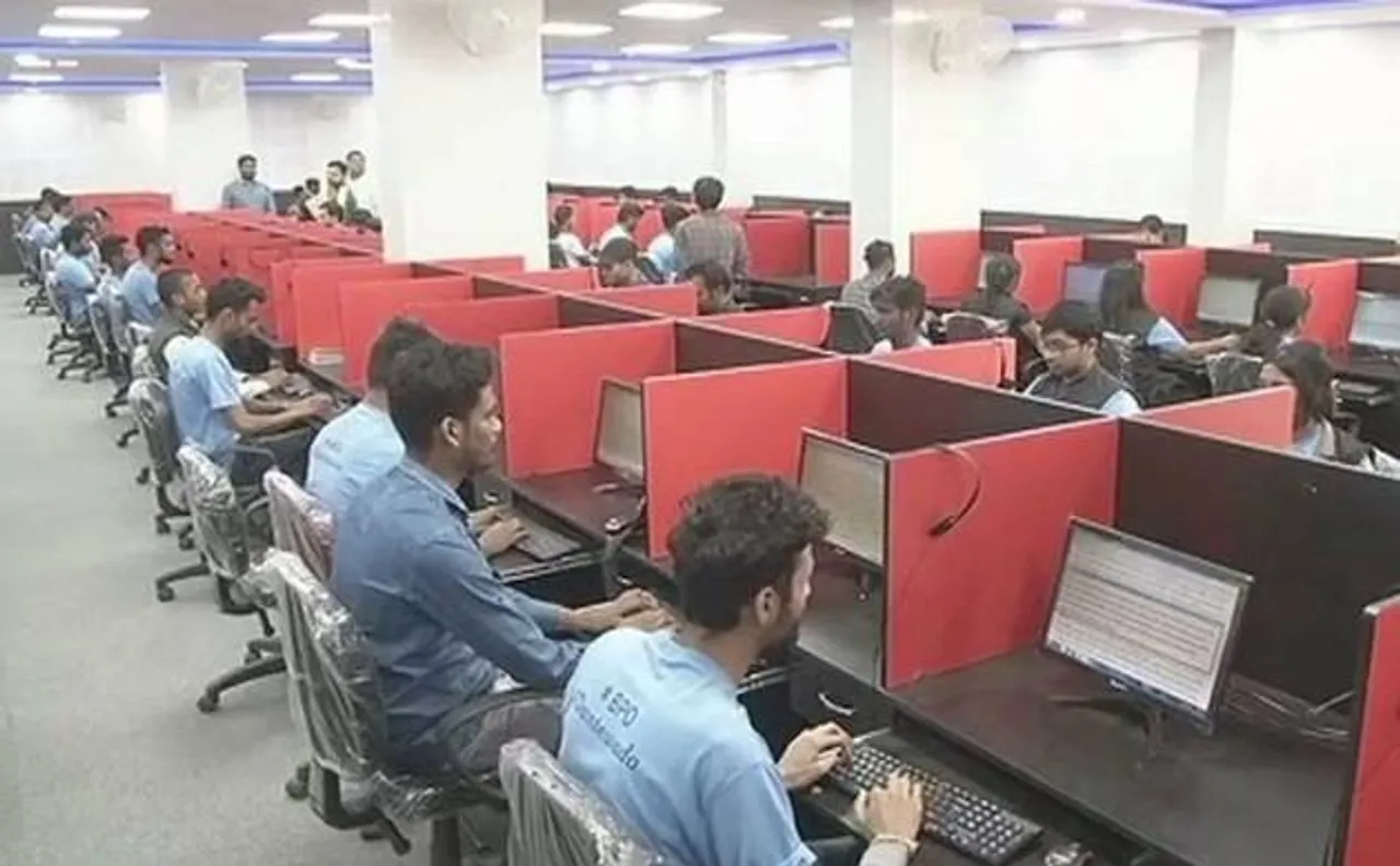 छत्तीसगढ़: नक्सल प्रभावित दंतेवाड़ा में खुला बीपीओ कॉल सेंटर, 480 युवा ले रहे हैं ट्रेनिंग