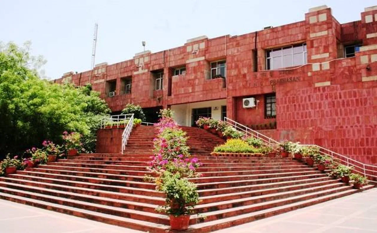 नजीब मामला: JNU कैंपस में पोस्टर से घबराए एबीवीपी छात्र ने पुलिस में की शिकायत, जांच शुरू