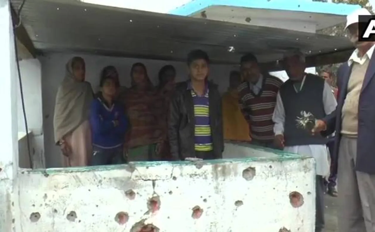 जम्मू कश्मीर के राजौरी में पाकिस्तान की ओर से गोलीबारी, कई घरों पर गोलियों के निशान