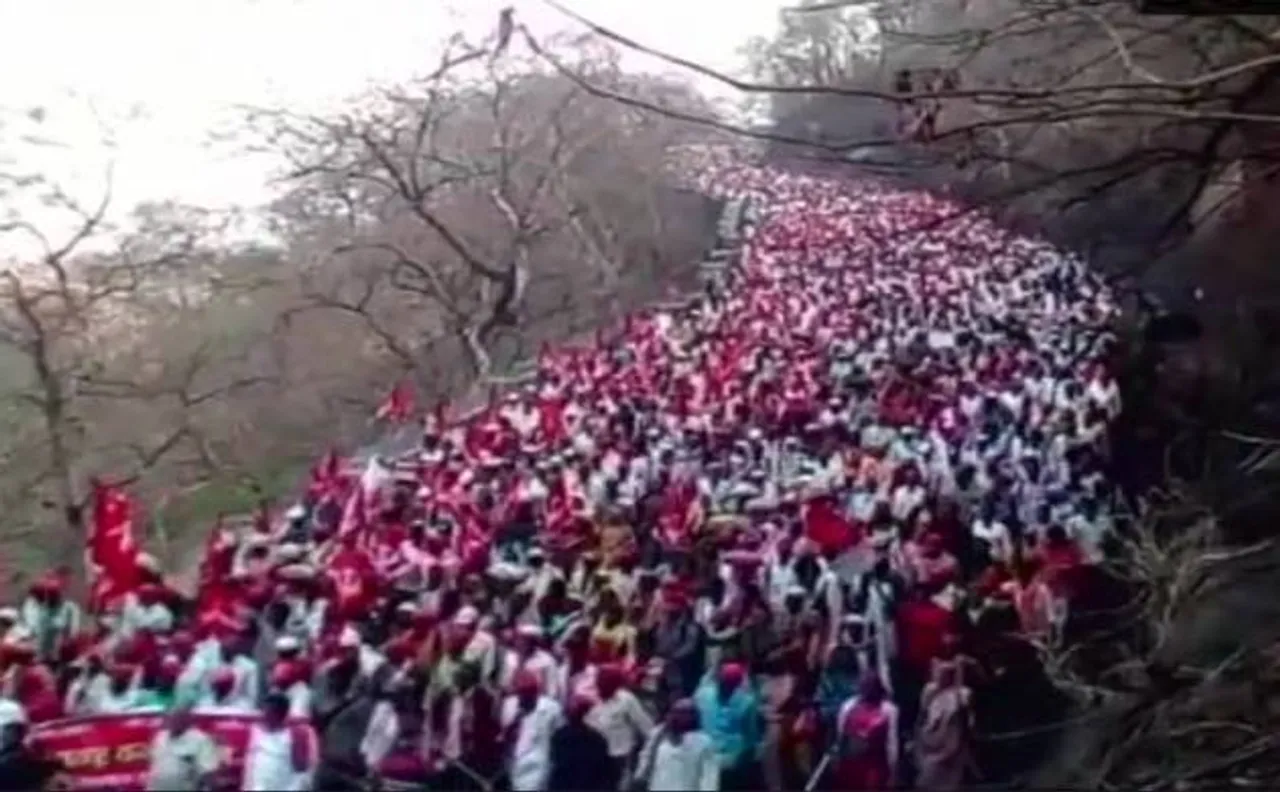 पूर्ण कर्ज माफी को लेकर फिर से सड़क पर उतरे महाराष्ट्र के किसान, मुंबई रवाना हुआ किसानों का जत्था