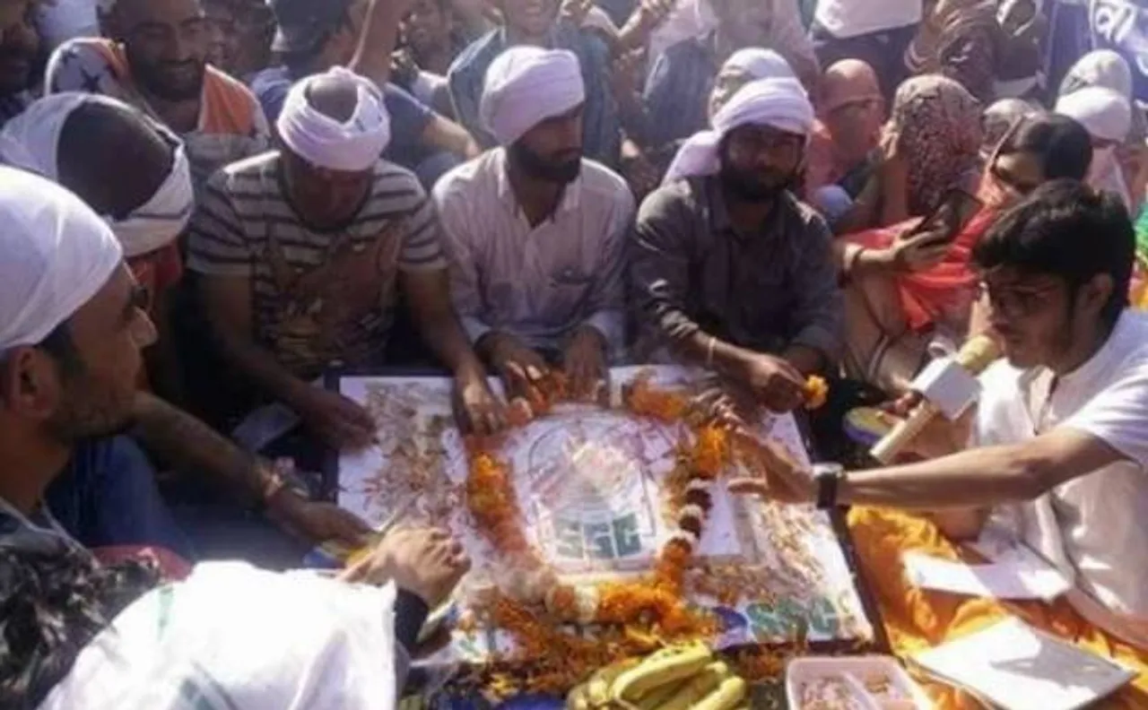 SSC कथित घोटाला मामले में छात्रों ने आयोग की मनाई तेरहवीं