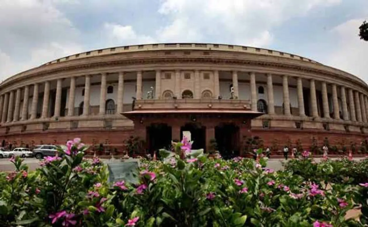 बजट सत्र: विपक्ष के हंगामे के बाद लोकसभा कल तक और राज्यसभा कार्यवाही 2 बजे तक के लिए स्थगित