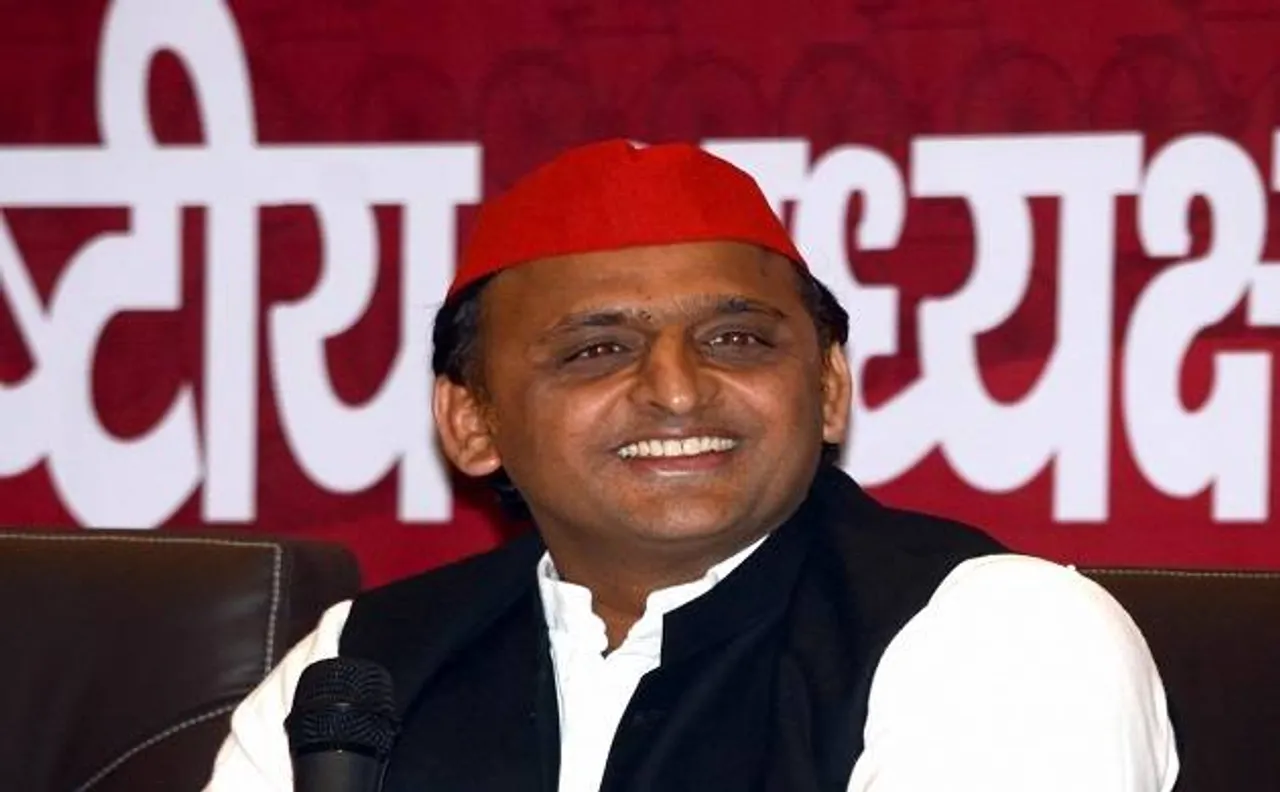 योगी आदित्यनाथ के अपराजेय गढ़ में सपा का चला जादू, 2019 के पहले बीजेपी को बड़ा झटका