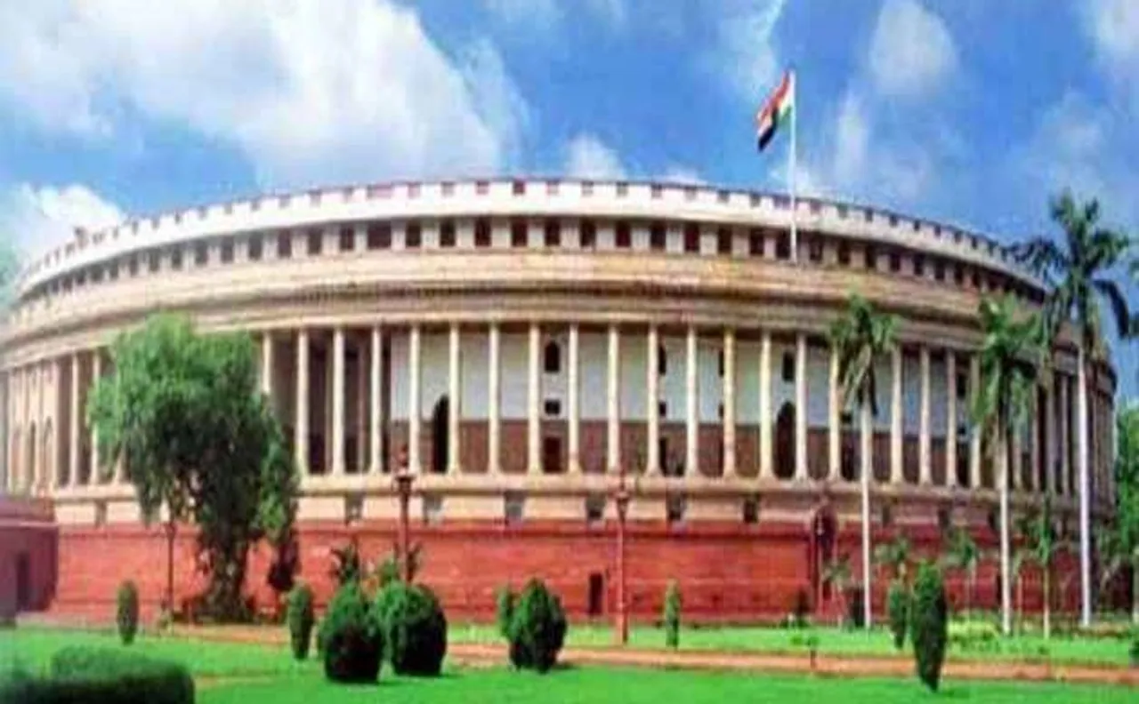 लोकसभा में हंगामे के बीच गुरूवार को हुए दो विधेयक पारित