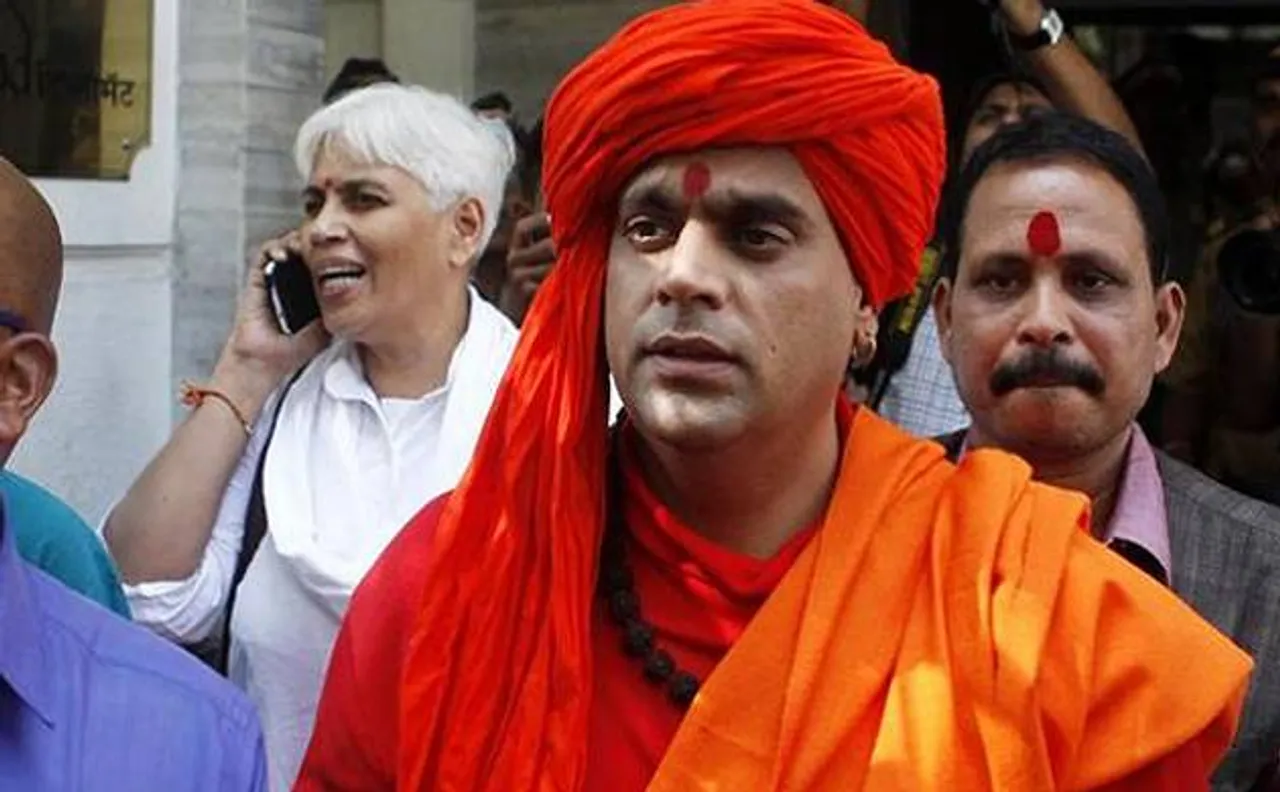 स्वामी चक्रपाणि और प्रमोद कृष्णन घोषित हुए फर्जी बाबा