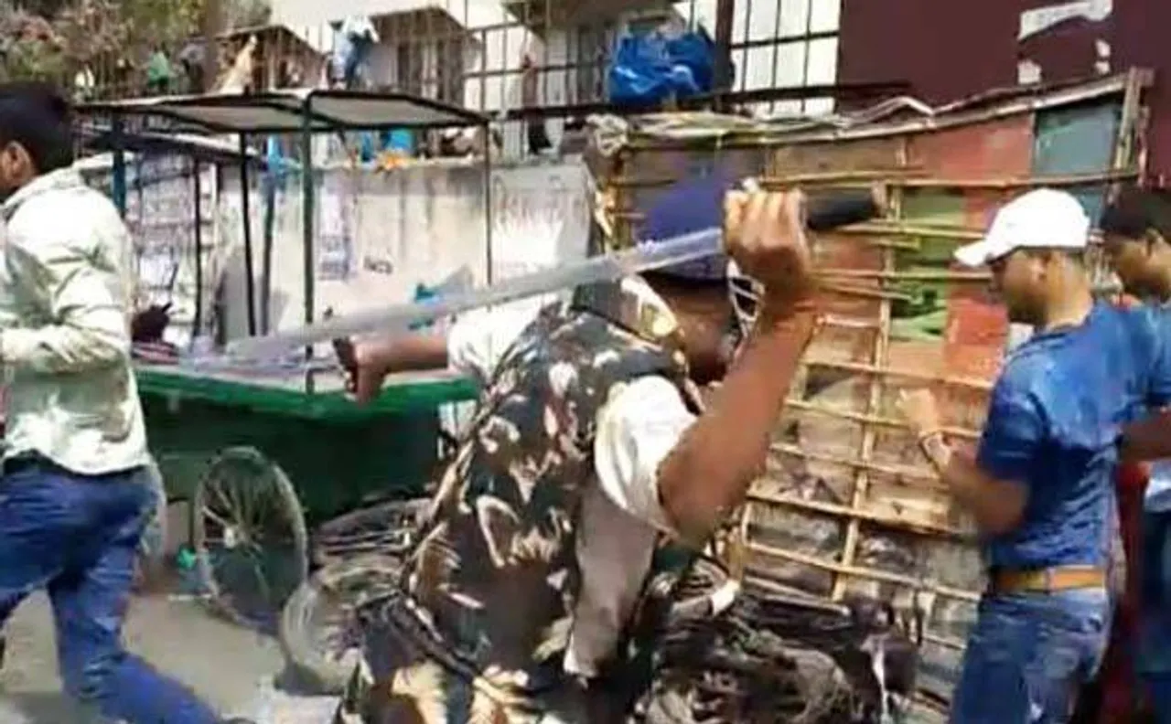 पटना: SI भर्ती परीक्षा रद्द करने की मांग कर रहे छात्रों पर पुलिस ने भांजी लाठियां