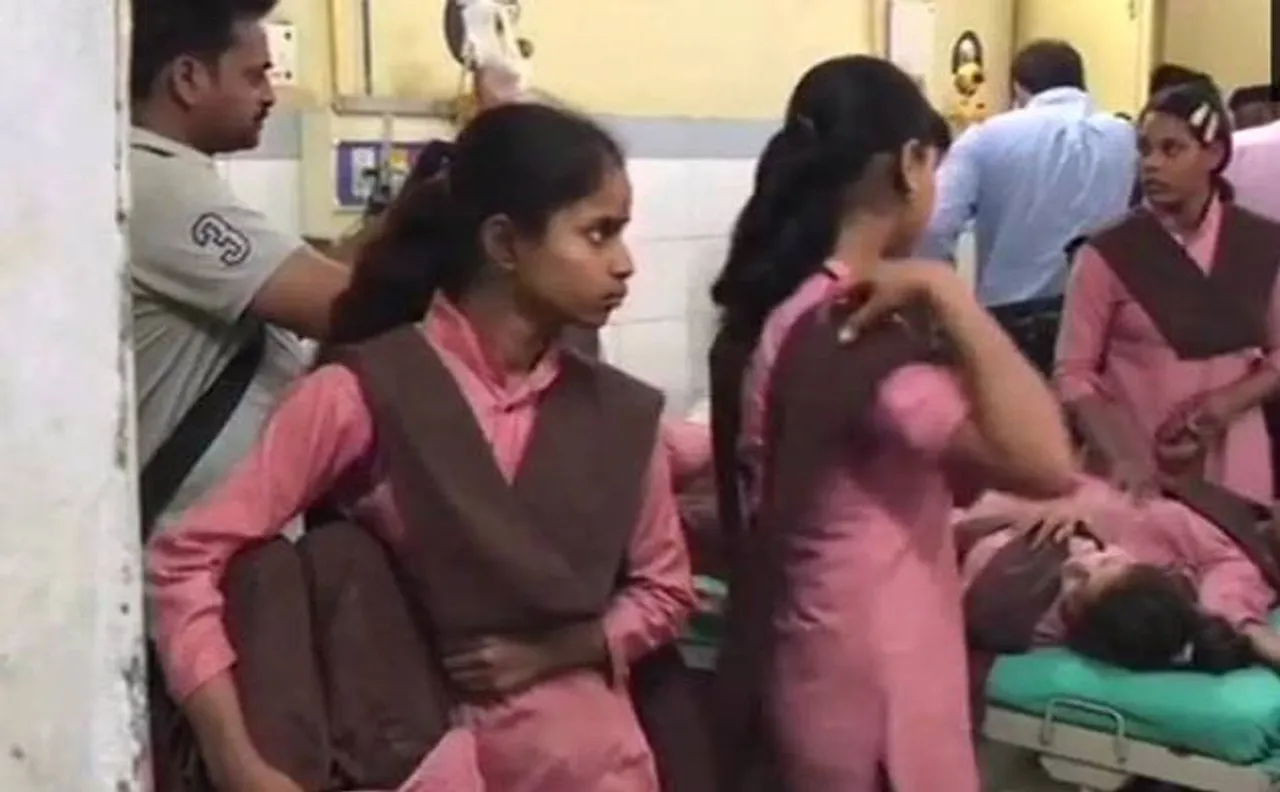 एटा: मिड डे मील खाने से 40 से अधिक छात्र बीमार, डीएम ने दिये जांच के आदेश