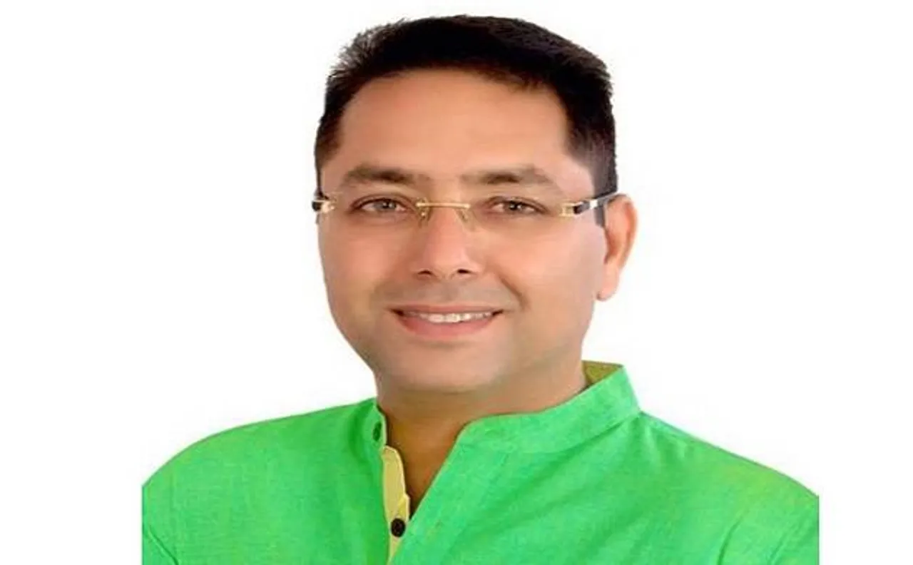 AAP में घमासान, भगवंत मान के इस्तीफे के बाद पंजाब उपाध्यक्ष अमन अरोड़ा का इस्तीफा