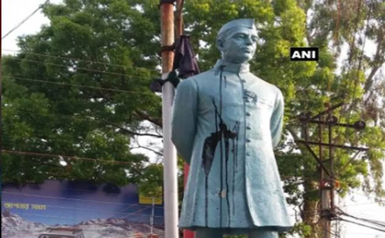 पश्चिम बंगालः जवाहर लाल नेहरू की प्रतिमा पर फेंकी स्याही, कांग्रेस ने बीजेपी को ठहराया जिम्मेदार