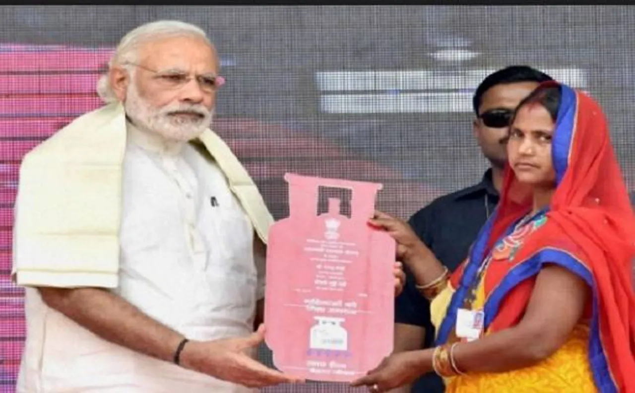 मोदी सरकार ने मुफ्त LPG कनेक्शन लेने वालों से टाला कर्ज वसूली का फैसला