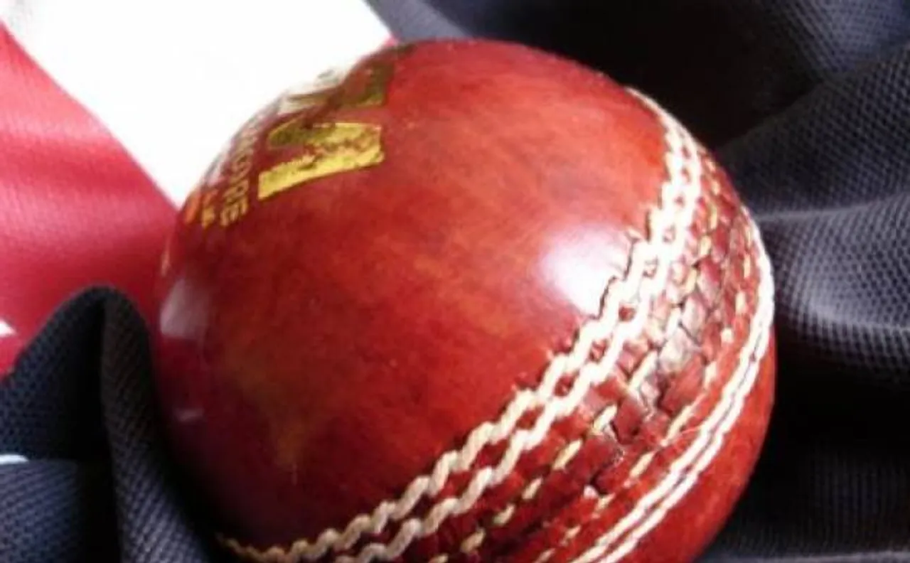 क्या होती है बॉल टेंपरिंग और इसको लेकर क्या है ICC के नियम