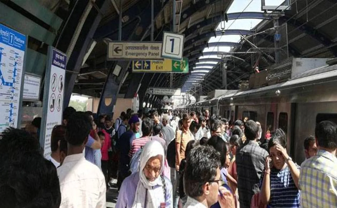 दिल्ली मेट्रो की ब्लू लाइन में तकनीकी खराबी के कारण द्वारका-नोएडा-वैशाली रूट पर सेवाएं बाधित