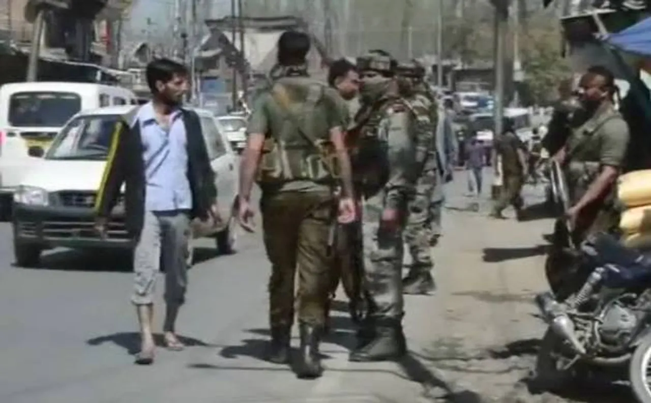 जम्मू-कश्मीर: अनंतनाग में आतंकियों का पुलिस टीम पर हमला, एक जवान घायल, सेना ने इलाके को घेरा