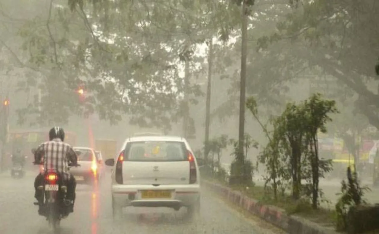 आंध्र प्रदेश में भारी बारिश से चार लोगों की मौत, 30 से ज्यादा घायल, मुख्यमंत्री चंद्रबाबू नायडू बचे