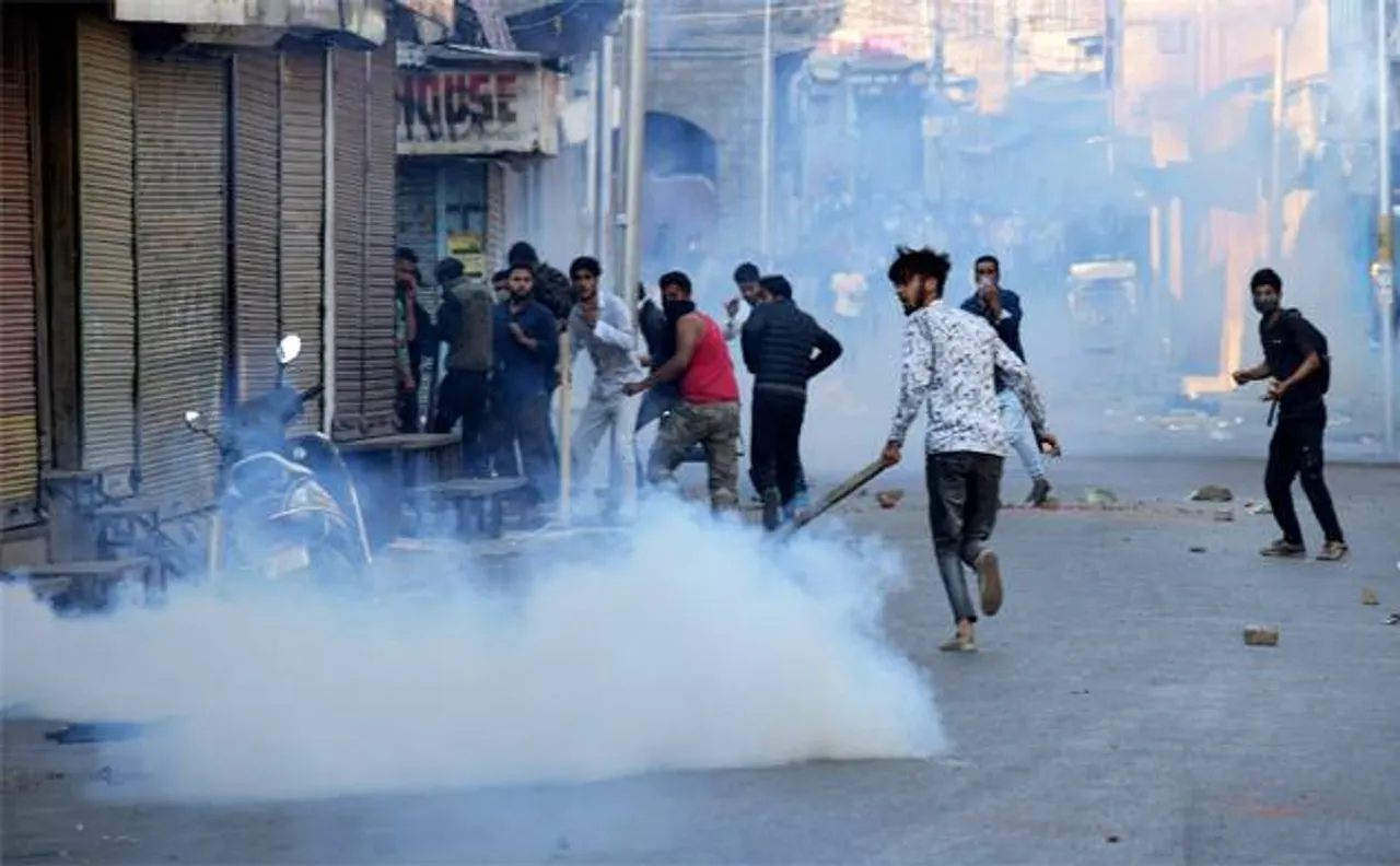 कश्मीर में हालात बिगड़ने की आशंका, अलगाववादियों ने बुलाया 2 दिनों का बंद - मुठभेड़ में 11 आतंकी ढेर