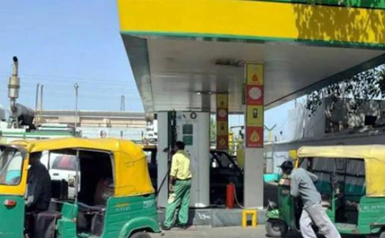 दिल्ली-एनसीआर में महंगाई का डबल अटैक, पेट्रोल और डीजल के बाद बढ़े CNG-PNG के दाम