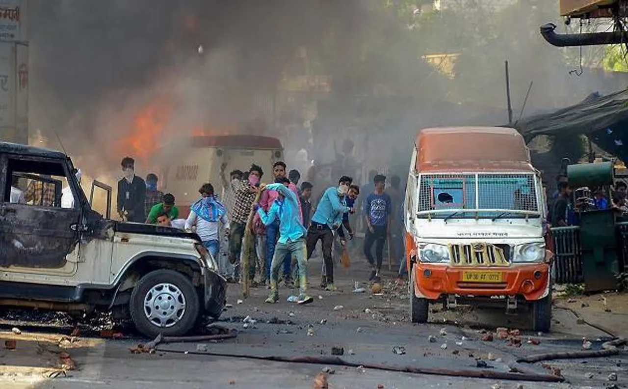 SC/ST एक्ट में बदलाव के खिलाफ हिंसक भारत बंद ने ली 9 की जान, बैकफुट पर केंद्र सरकार