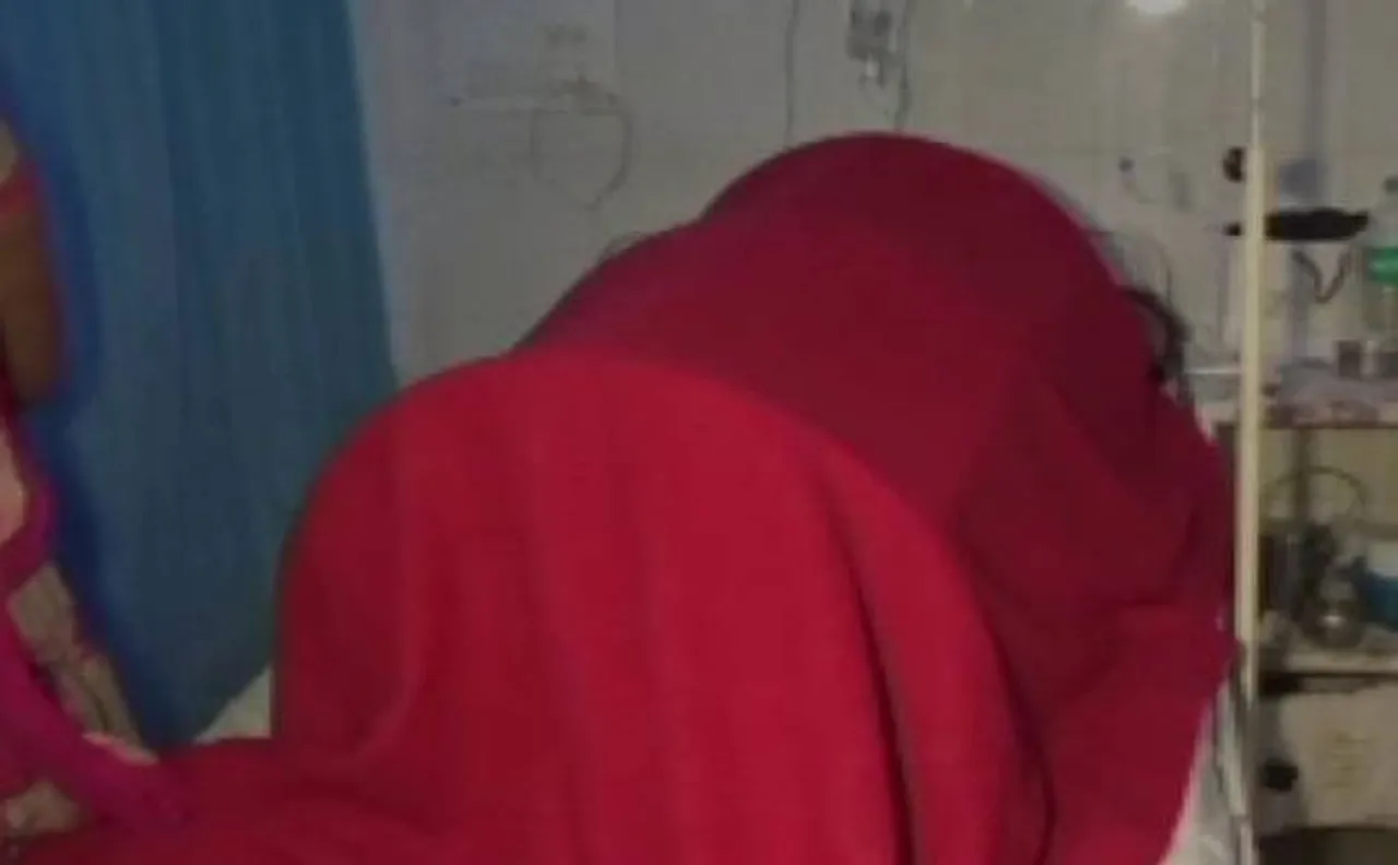 यूपी: दहेज उत्पीड़न का मामला दर्ज कराने पर पति ने किया पत्नी पर एसिड अटैक, हालत गंभीर