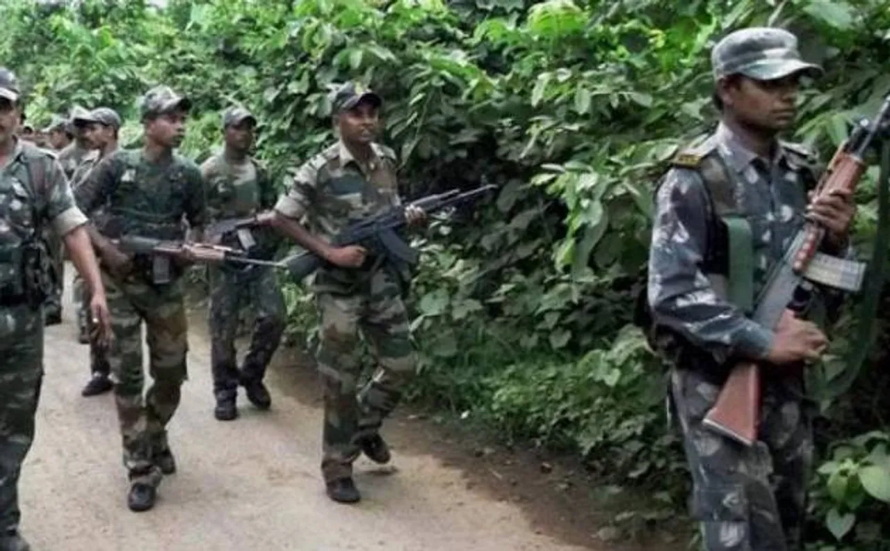 झारखंड: सुरक्षाबलों के साथ मुठभेड़ में 5 नक्सली ढेर, भारी मात्रा में हथियार बरामद