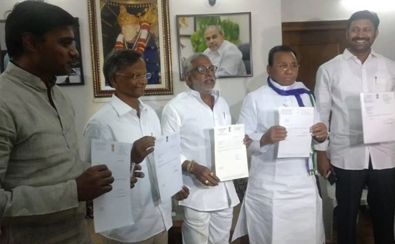 आंध्र प्रदेश को विशेष दर्जा की मांग को लेकर YSRC के पांच सांसदों ने दिया इस्तीफा