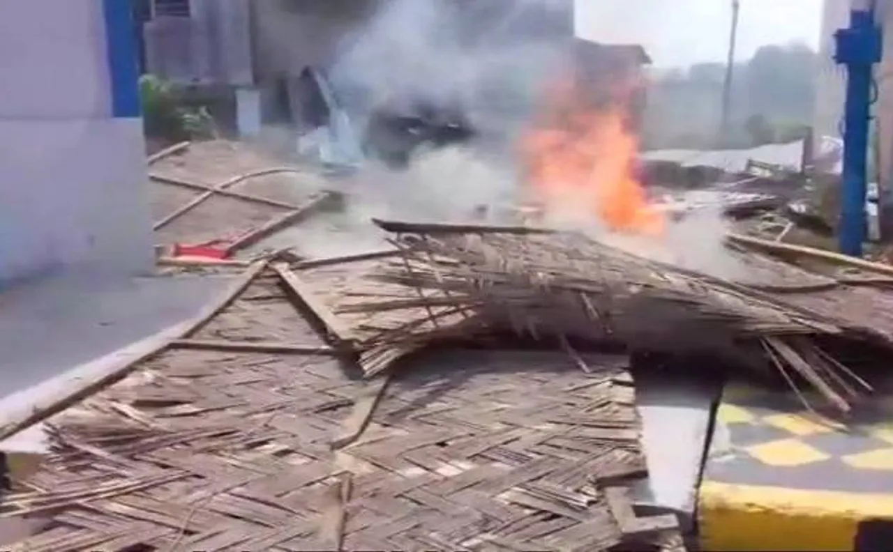 पश्चिम बंगाल: पंचायत चुनाव का पर्चा भरने पहुंचे BJP और TMC कार्यकर्ता भिड़े