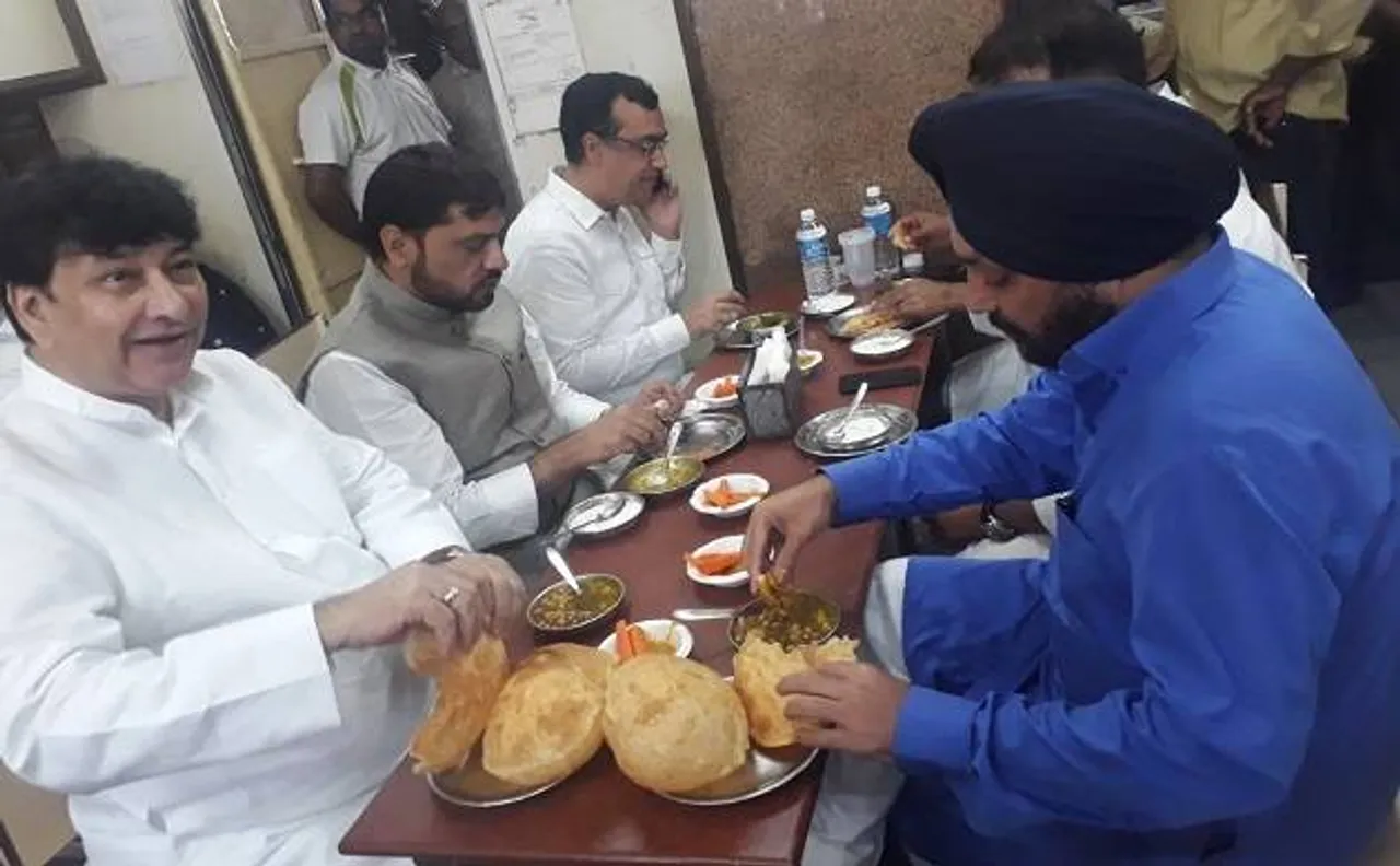 कांग्रेसियों के उपवास से पहले छोले-भटूरे खाने पर बीजेपी ने कसा तंज, कहा- खाने की है आदत