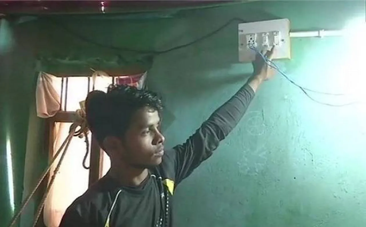महाराष्ट्र के गांव को 70 साल बाद मिली रोशनी में जीने की 'आजादी', पहुंची बिजली