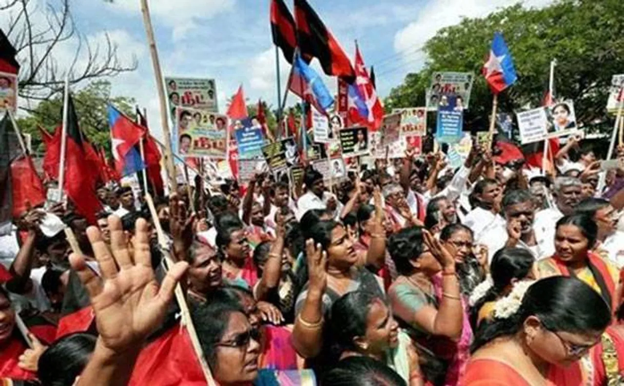SC/ST कानून में बदलाव के विरोध में DMK का प्रदर्शन