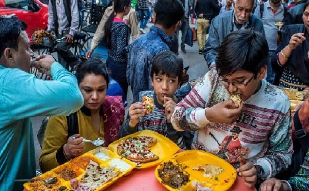 इन 5 भारतीय स्ट्रीट फूड का सेवन करते समय रखें सावधानी